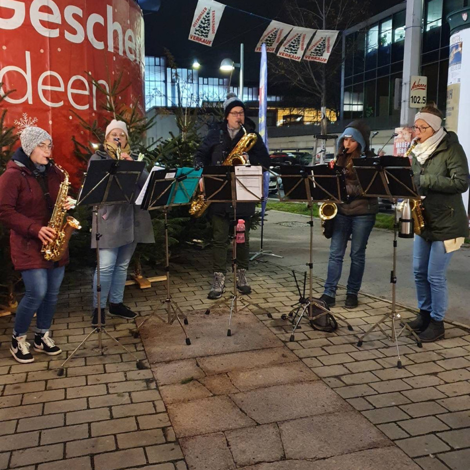 Auftritt G'mischter Sax beim Punschstand MVR